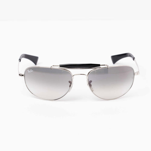 3423
